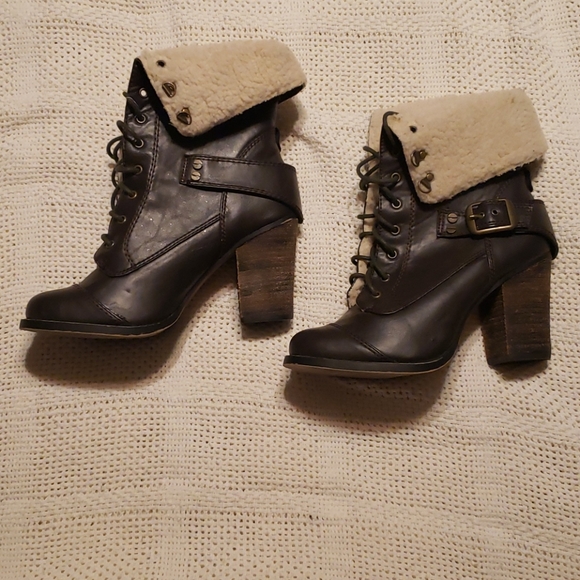 Chinese Laundry Faux Fur Boots - Picture 2 of 4